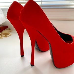 NWOT SEXY RED PUMPS